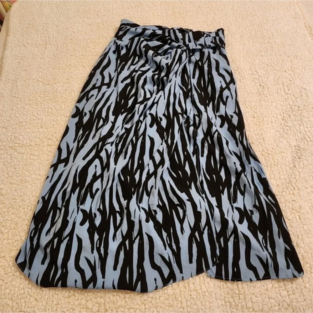 Topshop blue and black zebra print midi‎ wrap skirt size 12
